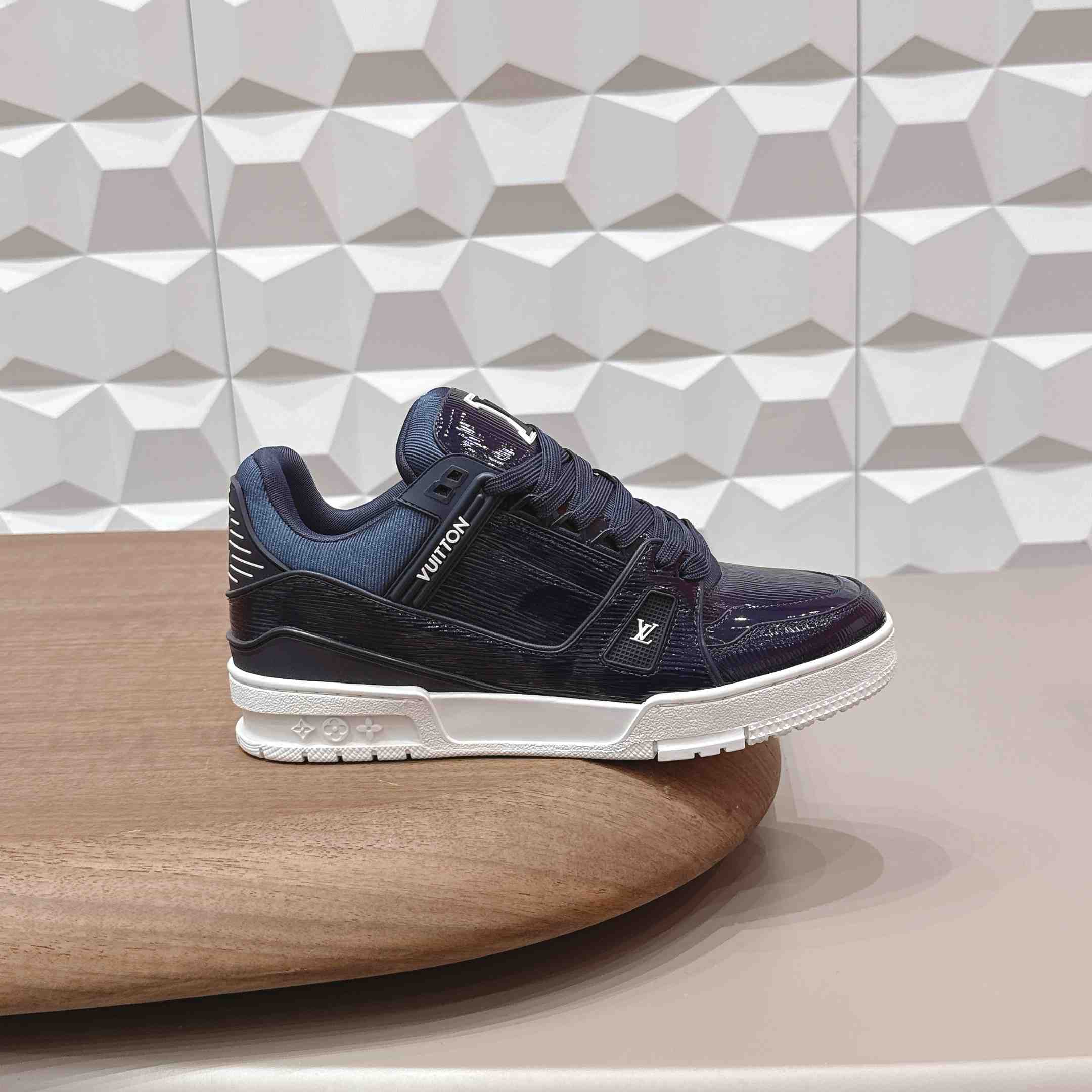 Louis Vuitton Trainer Sneaker 1AJ067 - DesignerGu