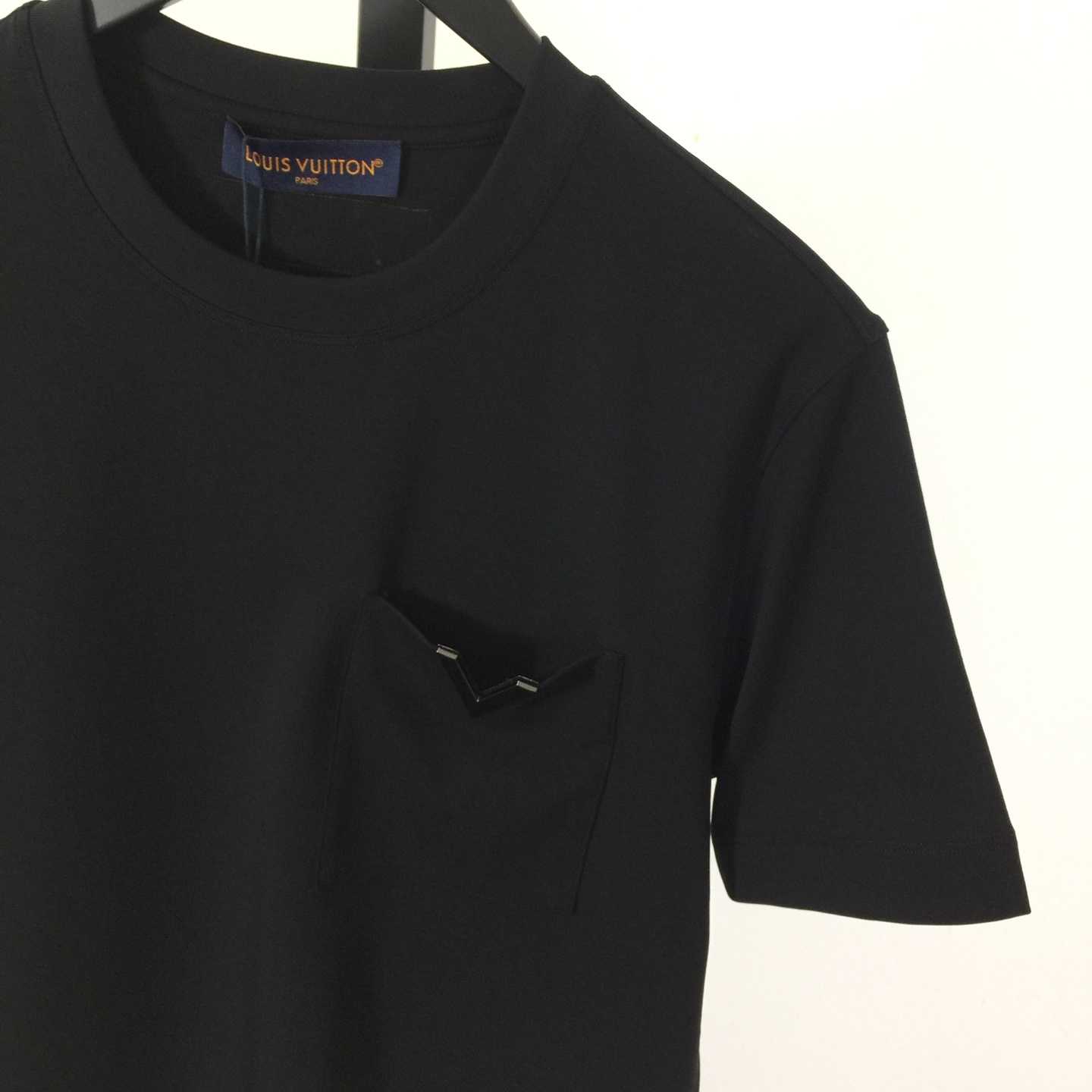 Louis Vuitton V Pocket Logo T-shirt - DesignerGu