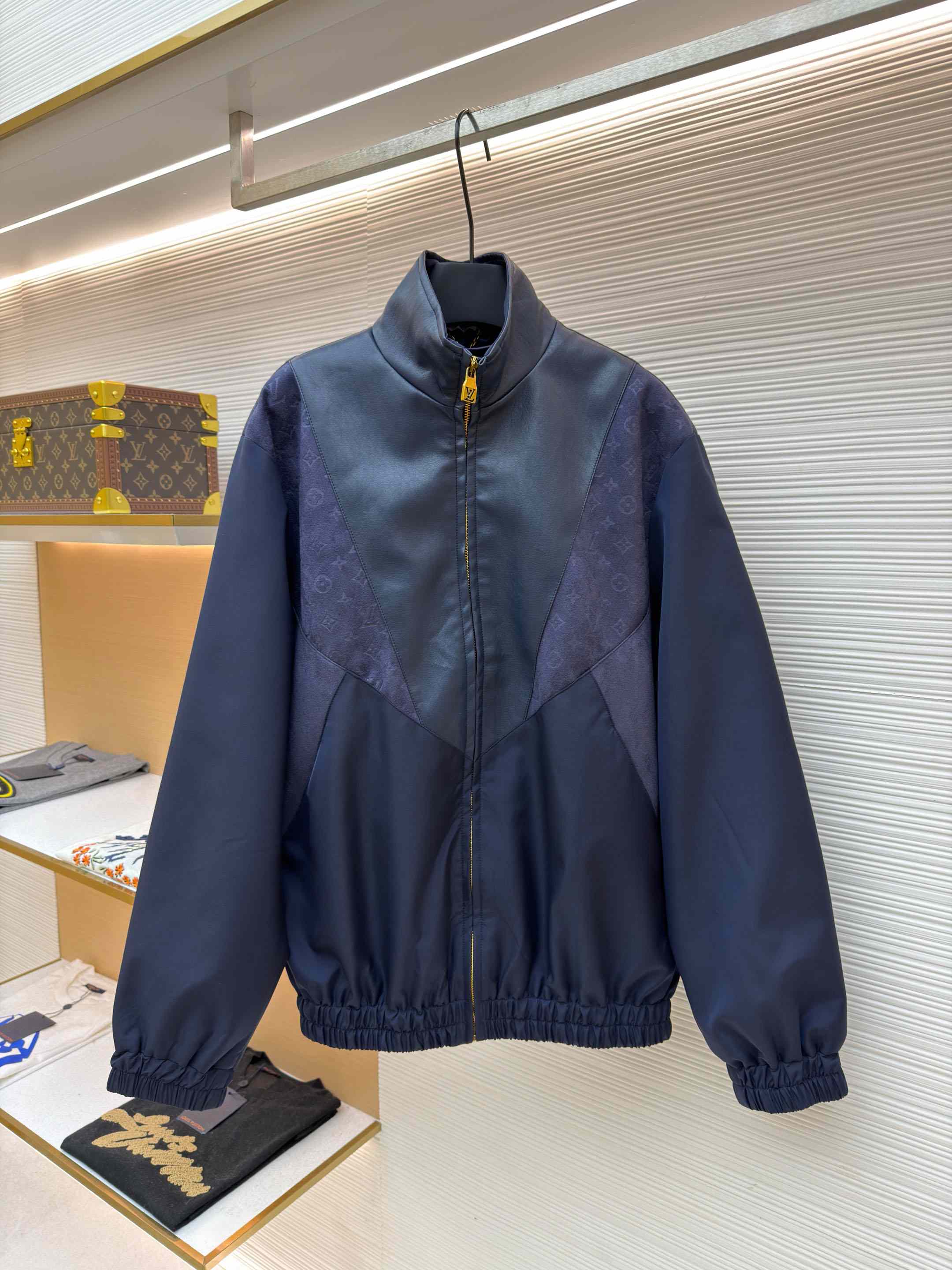 Louis Vuitton Leather Mix Track Top 1AJB73 - DesignerGu