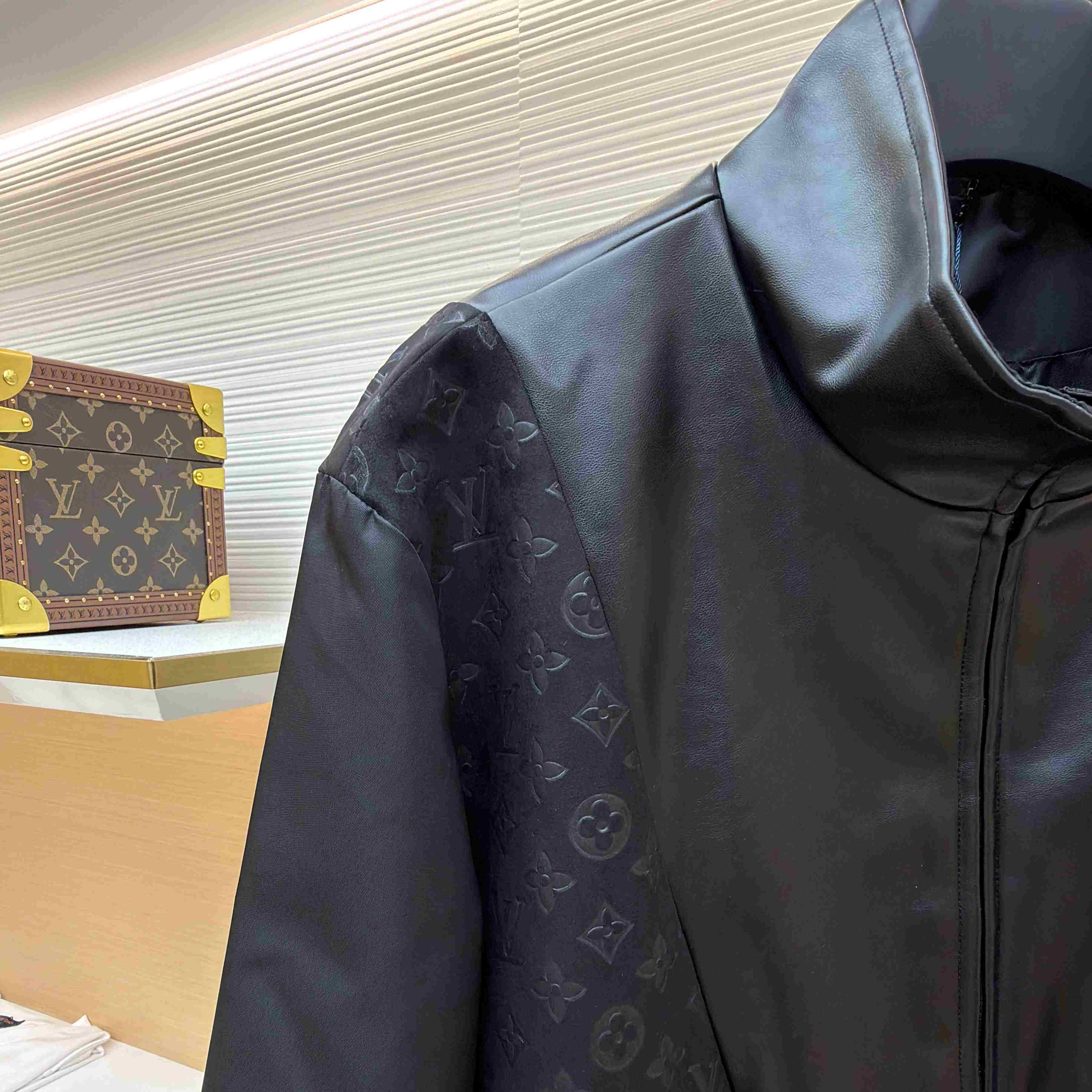 Louis Vuitton Leather Mix Track Top 1AHVM3 - DesignerGu