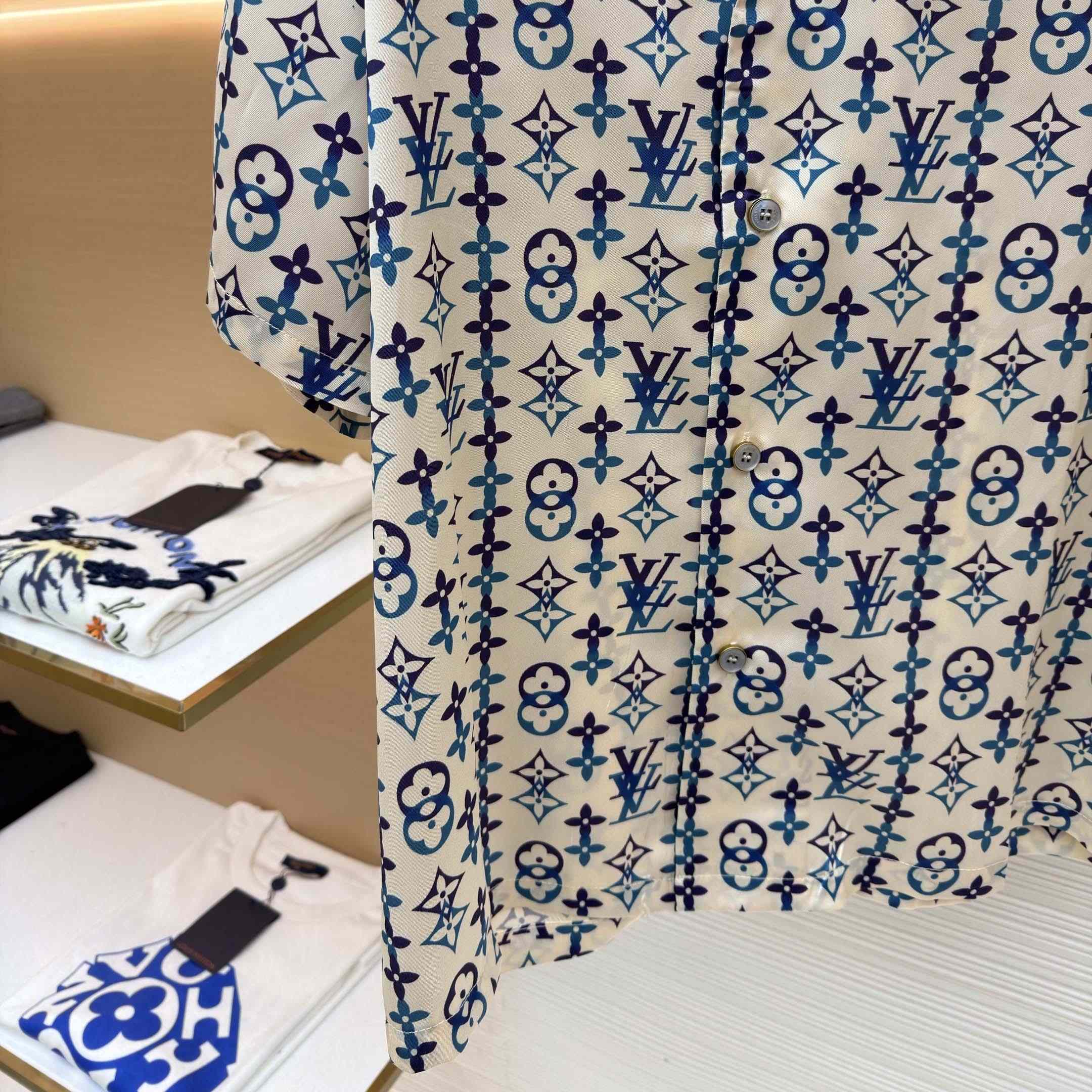 Louis Vuitton Monogram Printed Silk Short-Sleeved Shirt   1AJUOH - DesignerGu