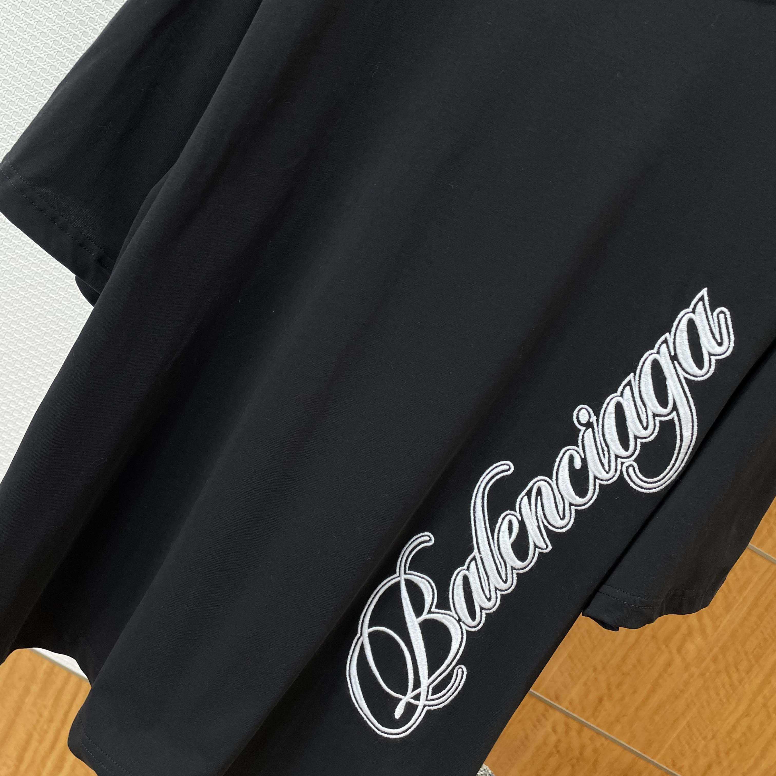 Balenciaga Cursive T-Shirt Medium Fit in black - DesignerGu