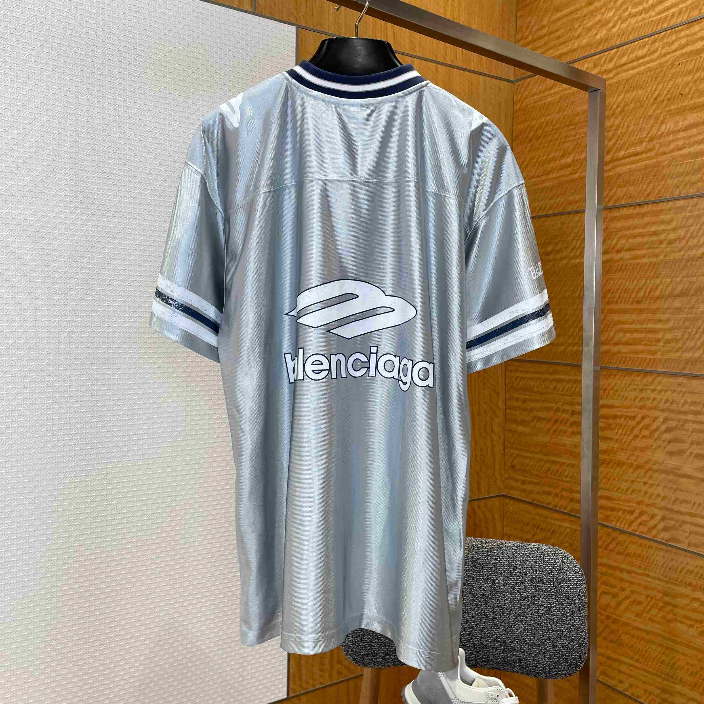Balenciaga 3b Football V-neck T-shirt Oversized in Grey - DesignerGu