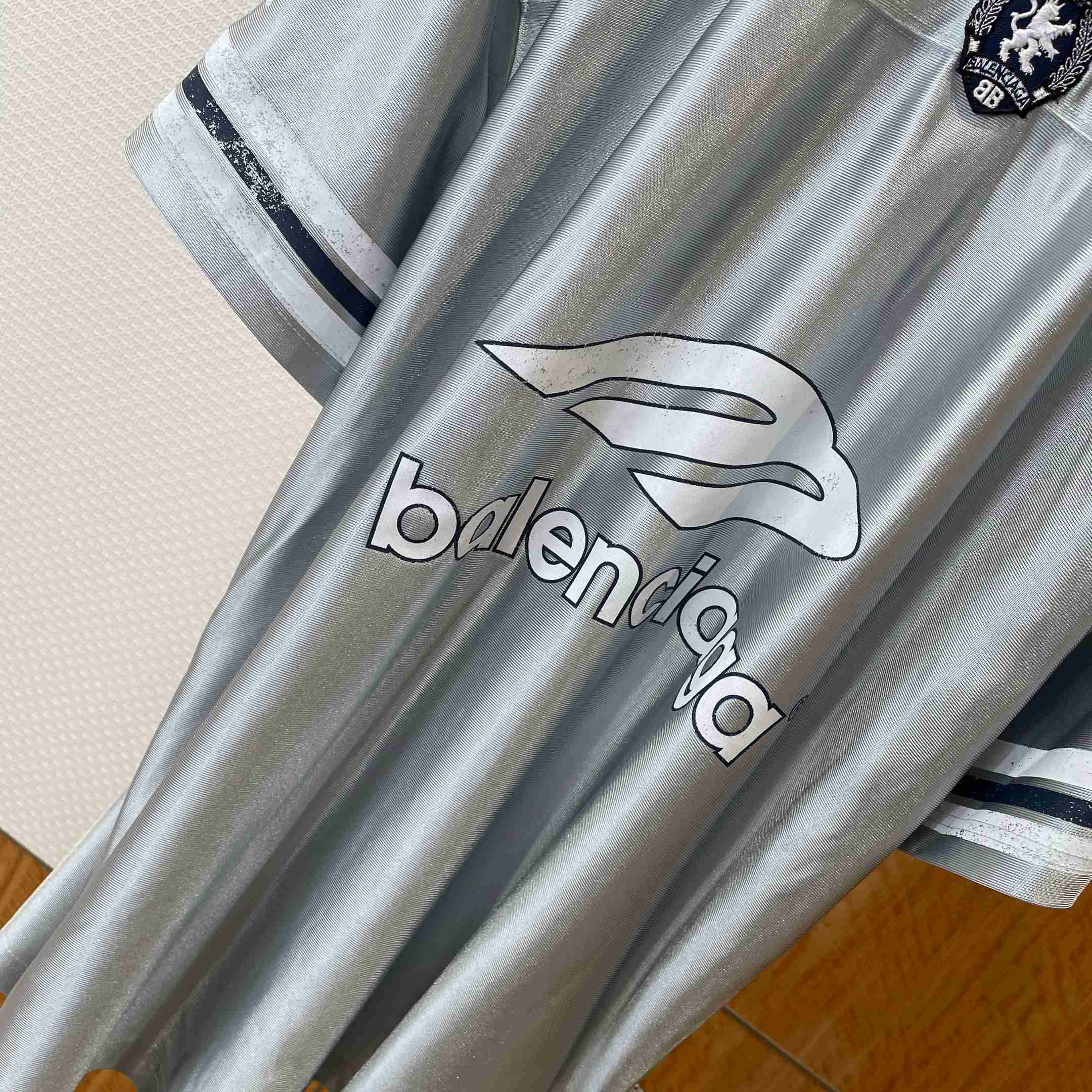 Balenciaga 3b Football V-neck T-shirt Oversized in Grey - DesignerGu