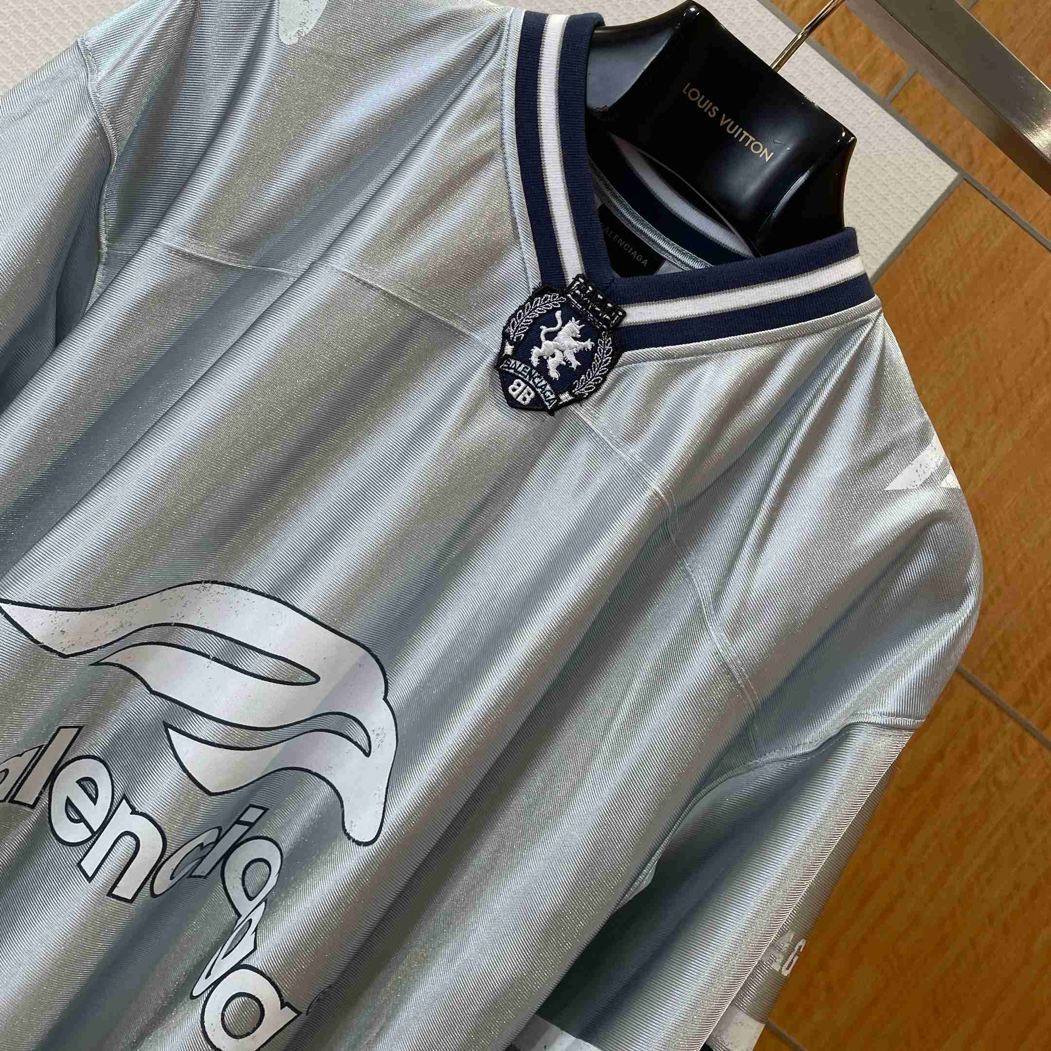 Balenciaga 3b Football V-neck T-shirt Oversized in Grey - DesignerGu