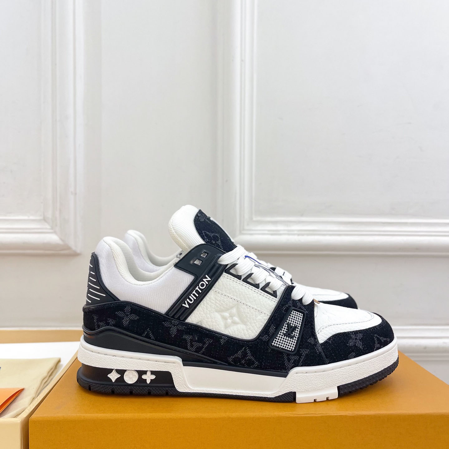 Louis Vuitton  LV Trainer Sneaker 1A9JGL - DesignerGu
