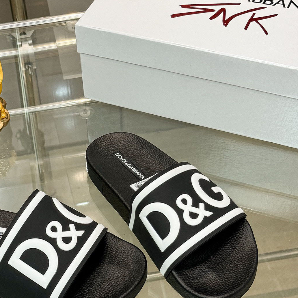 Dolce & Gabbana Rubber Beachwear Sliders With DG Logo - DesignerGu