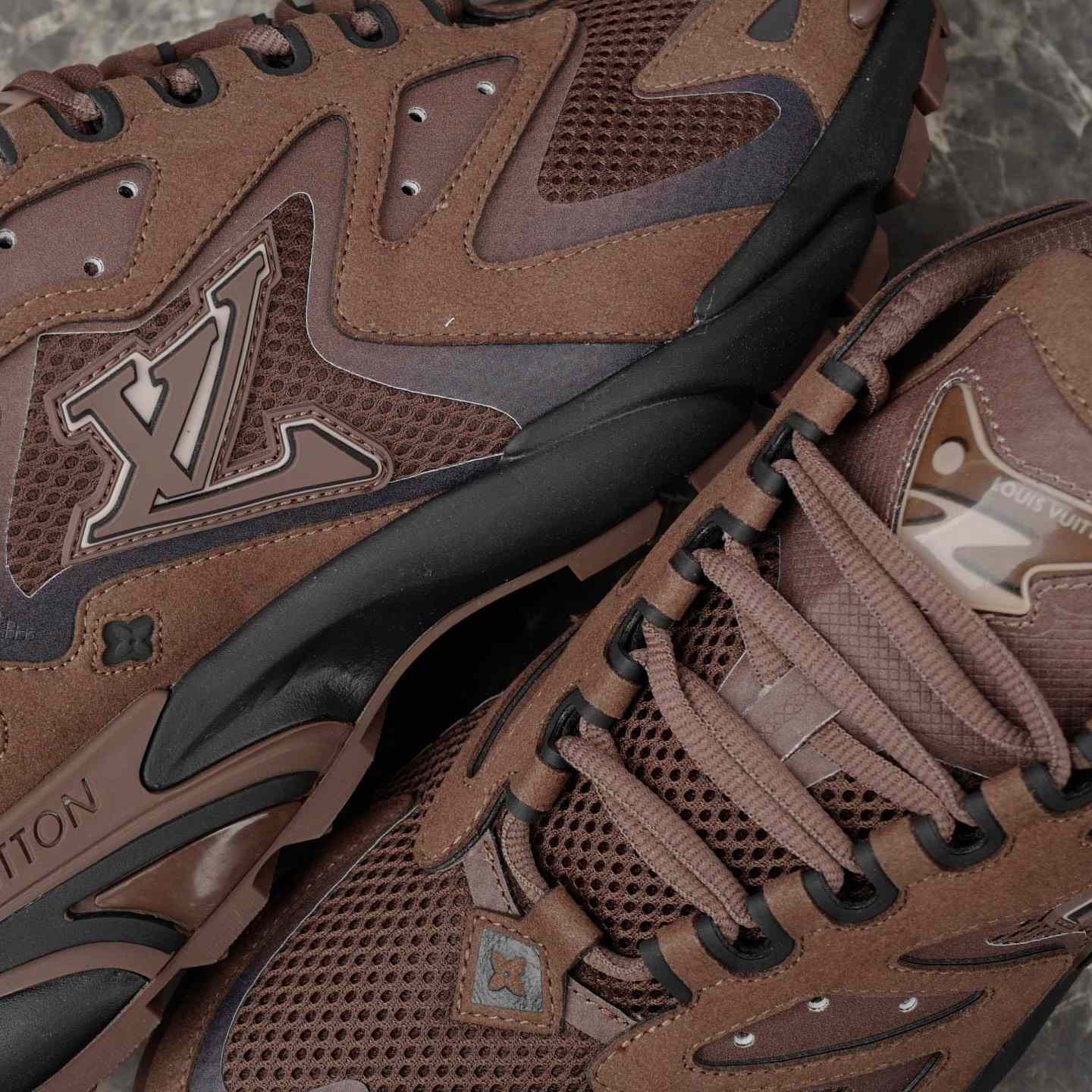 Louis Vuitton LV Runner Tatic Sneaker 1AJAPO - DesignerGu