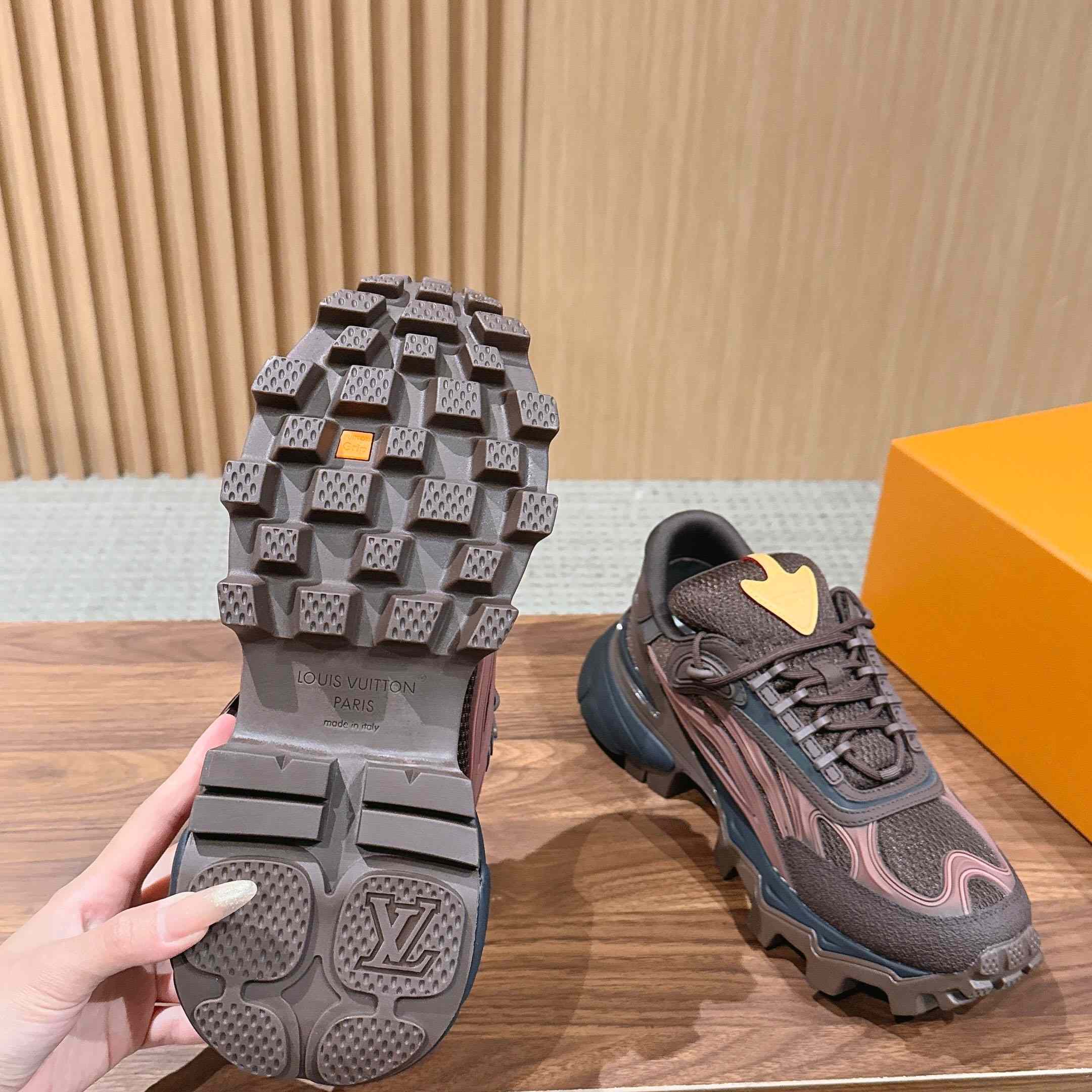 Louis Vuitton Summit Sneaker 1AJAGO - DesignerGu