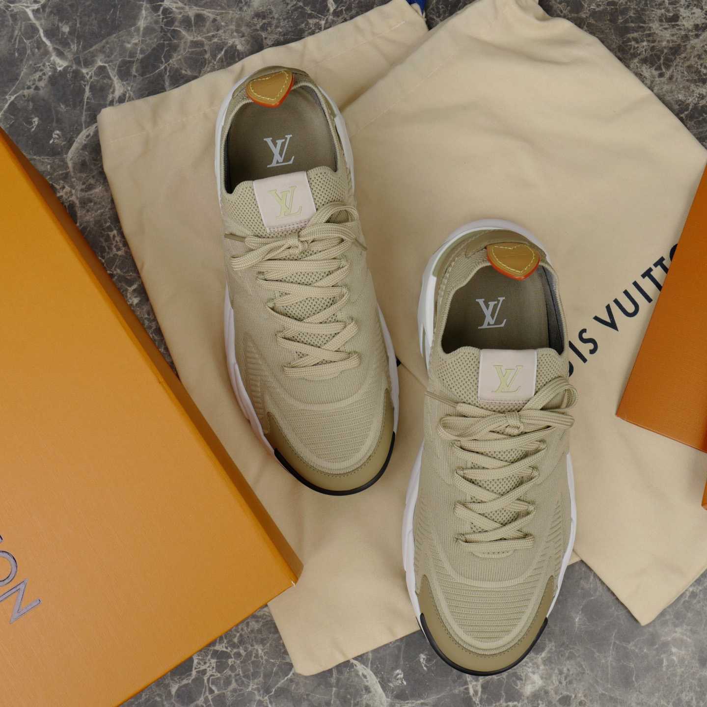 Louis Vuitton LV Runner Tatic Sneaker 1AIWVE - DesignerGu