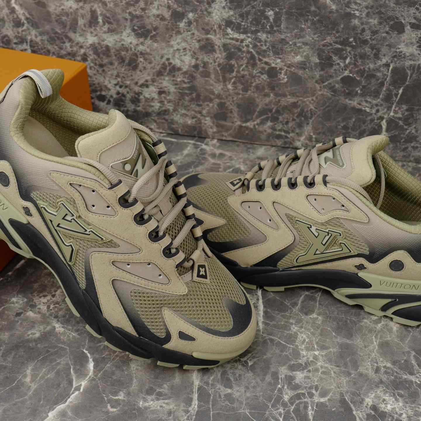 Louis Vuitton LV Runner Tatic Sneaker 1AJAP4 - DesignerGu