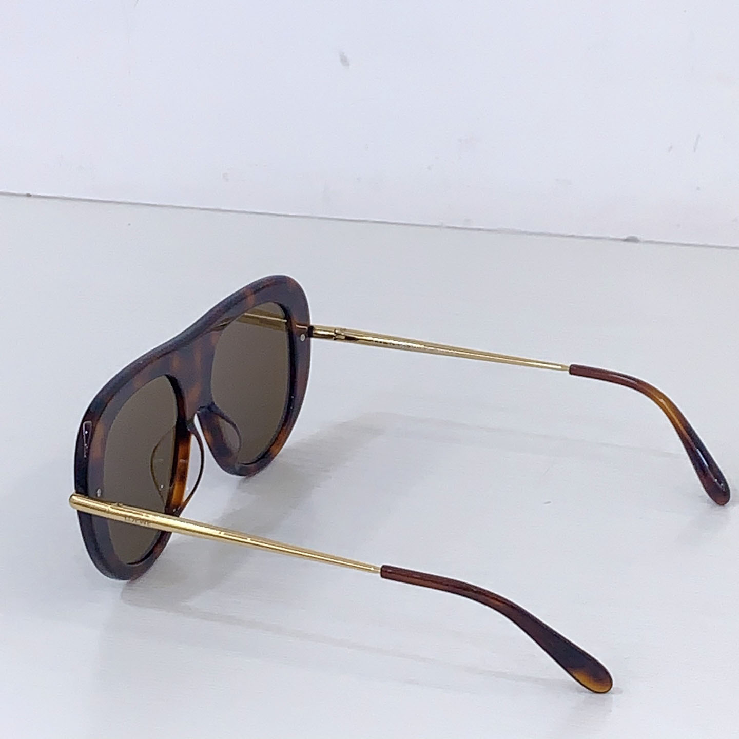 Loewe LW40186I Sunglasses  - DesignerGu