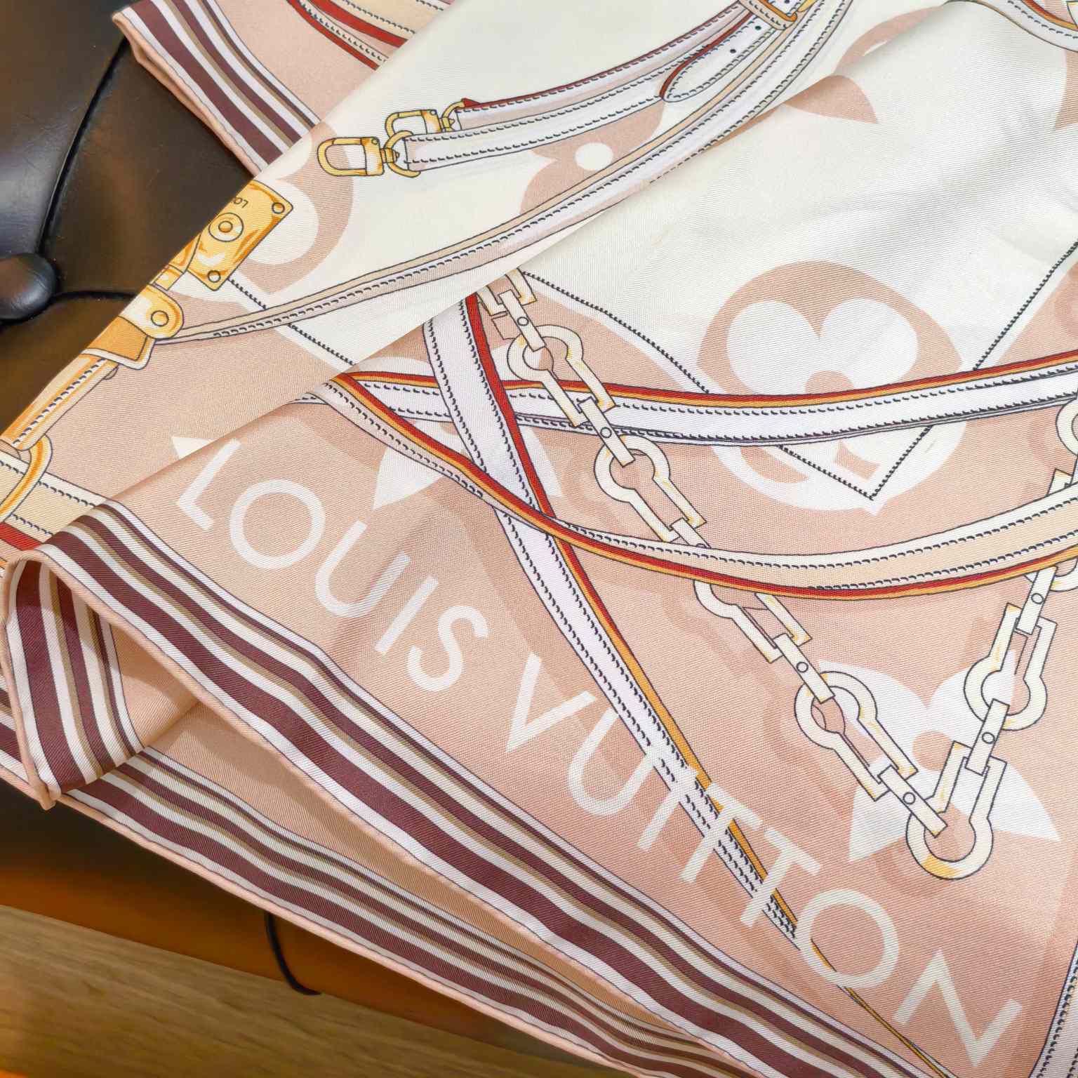 Louis Vuitton Ultimate Monogram Square 90 - DesignerGu