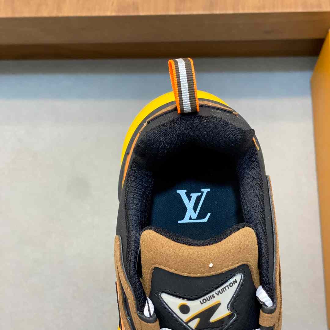 Louis Vuitton  Runner Tatic Sneaker  - DesignerGu