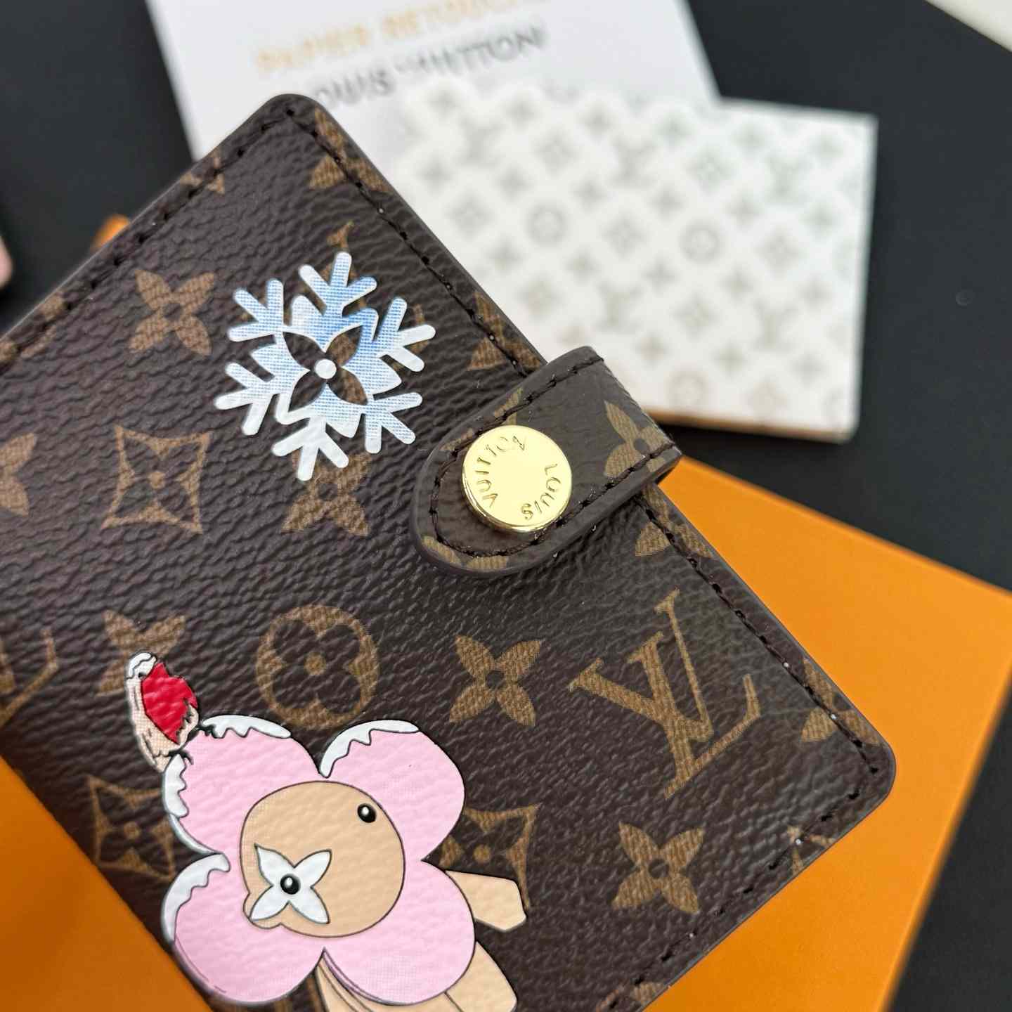 Louis Vuitton Mattifying Paper Case - DesignerGu