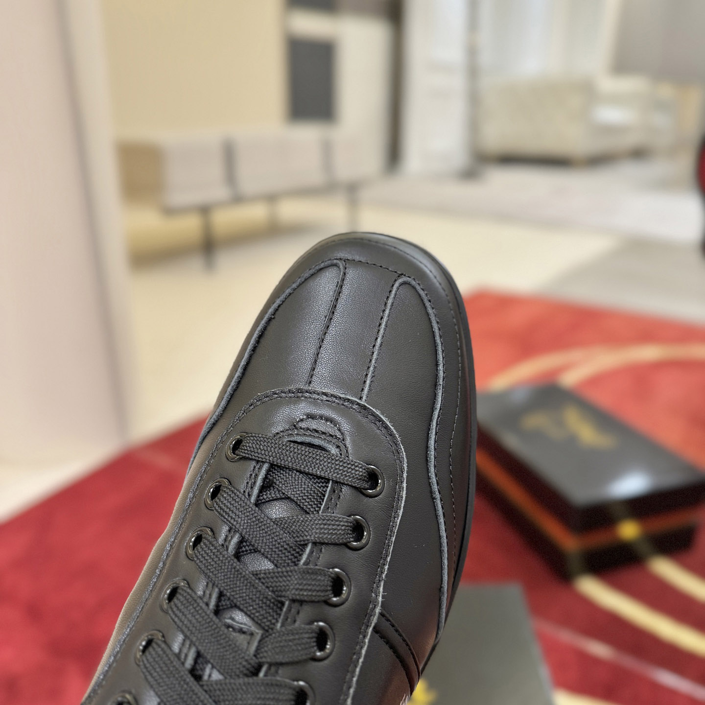 Christian Louboutin Retero Sneakers - DesignerGu