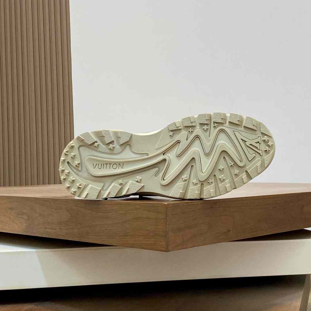 Louis Vuitton  Runner Tatic Sneaker 1AINUL - DesignerGu