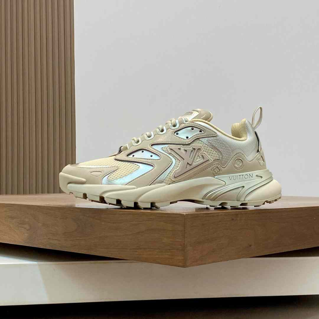 Louis Vuitton  Runner Tatic Sneaker 1AINUL - DesignerGu