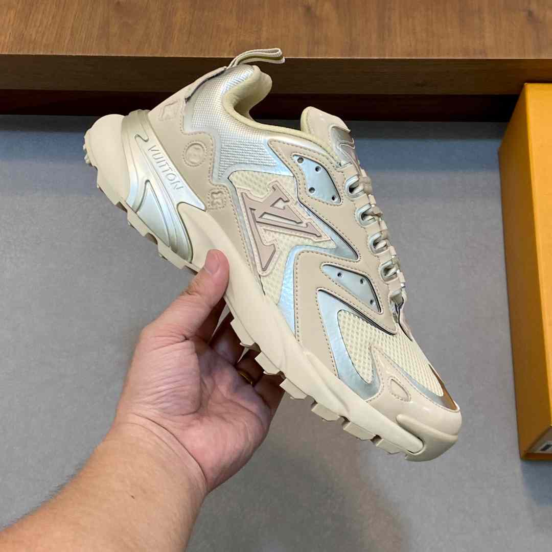 Louis Vuitton  Runner Tatic Sneaker 1AINUL - DesignerGu