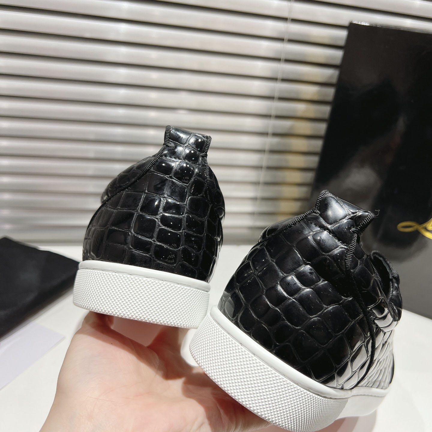 Christian Louboutin Rantulow Orlato Croc-Effect Low-Top Sneakers - DesignerGu