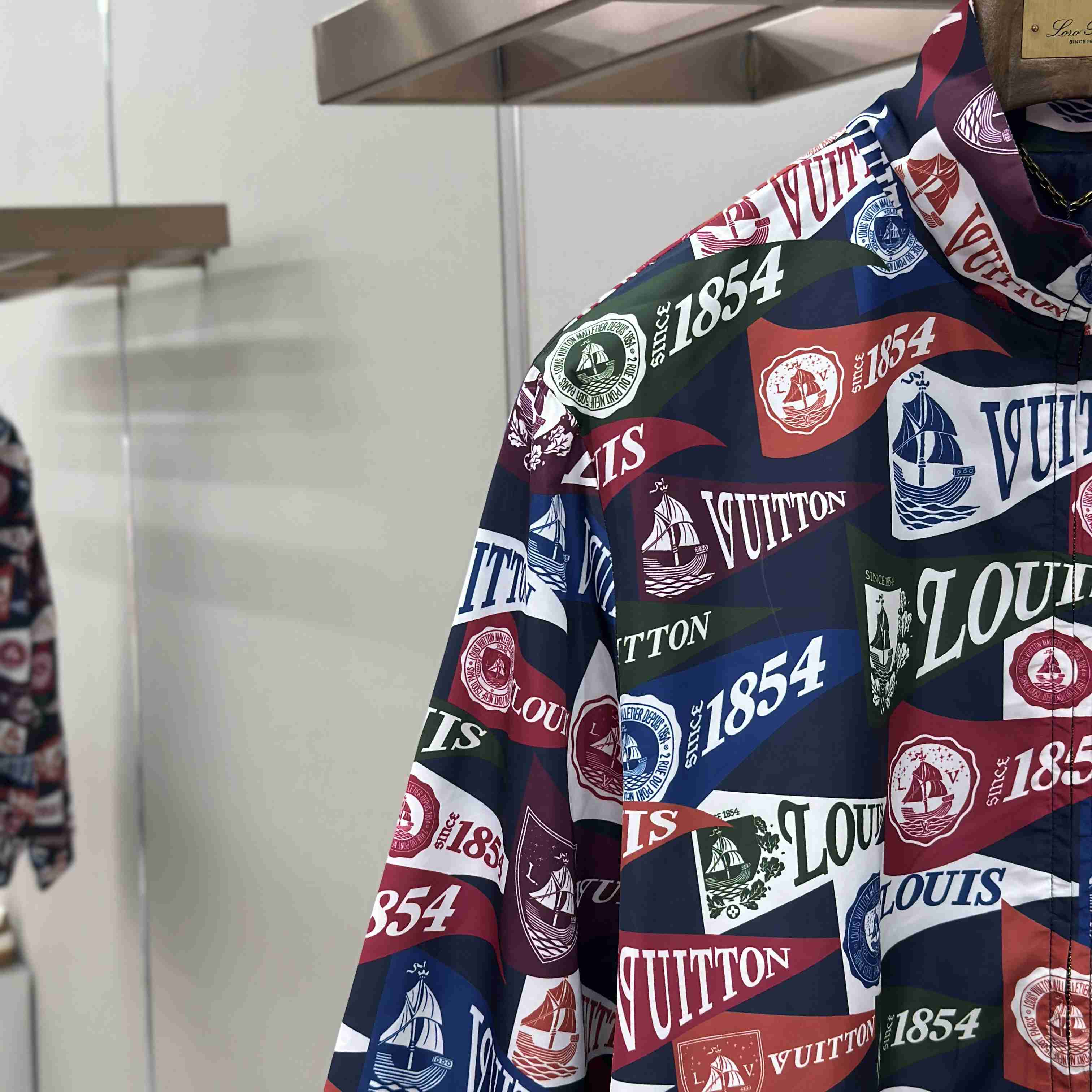 Louis Vuitton Graphic Windbreaker 1AIJRA - DesignerGu