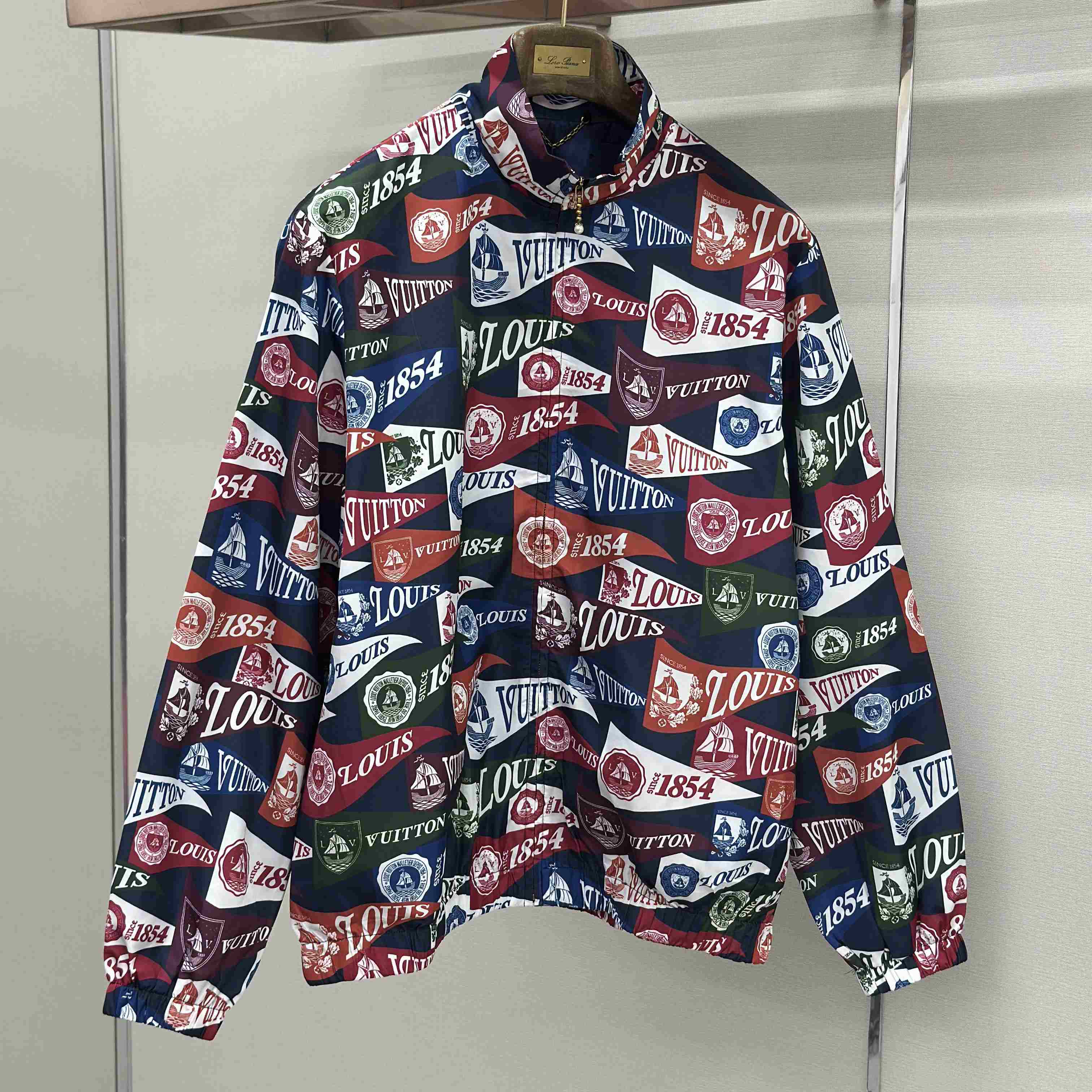 Louis Vuitton Graphic Windbreaker 1AIJRA - DesignerGu