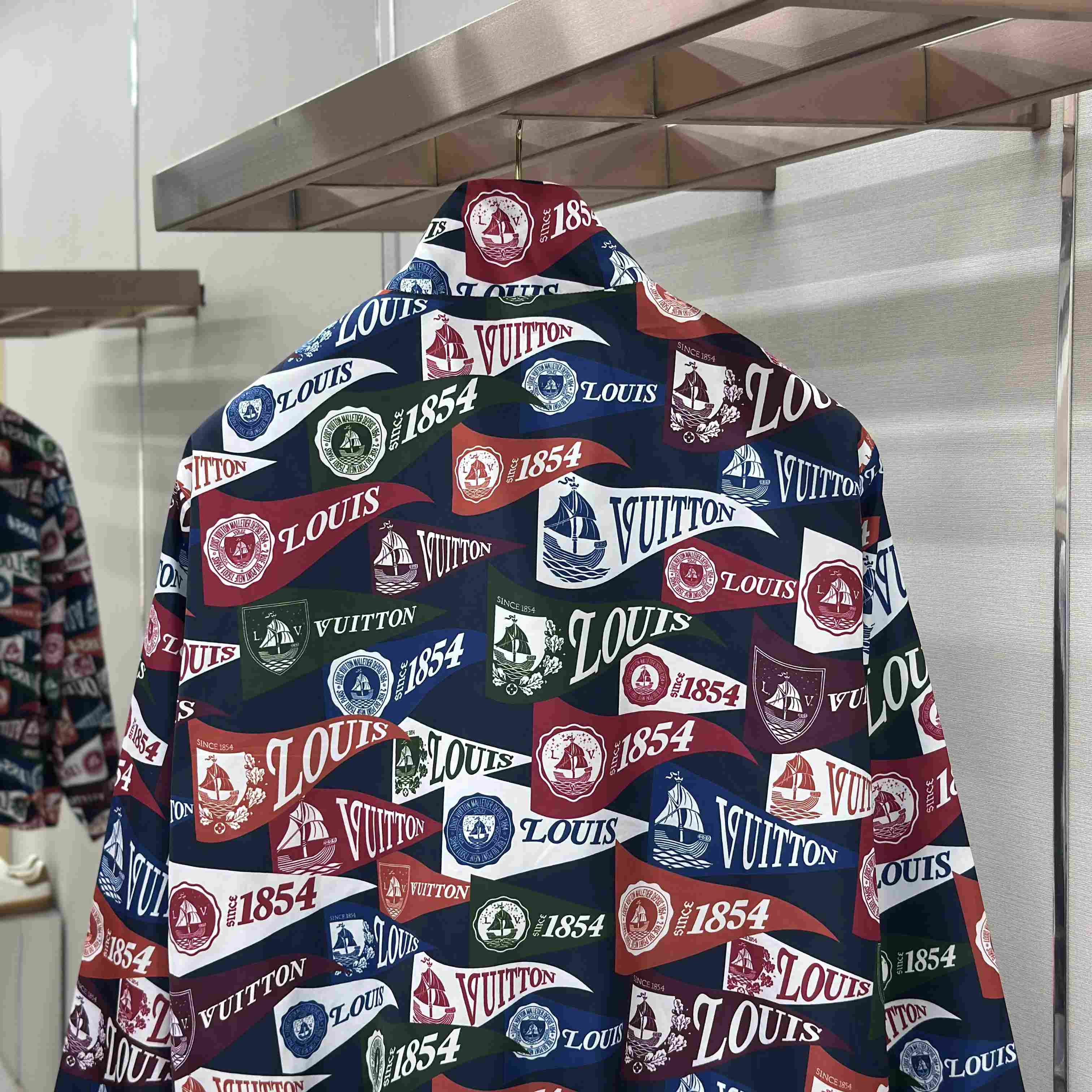 Louis Vuitton Graphic Windbreaker 1AIJRA - DesignerGu