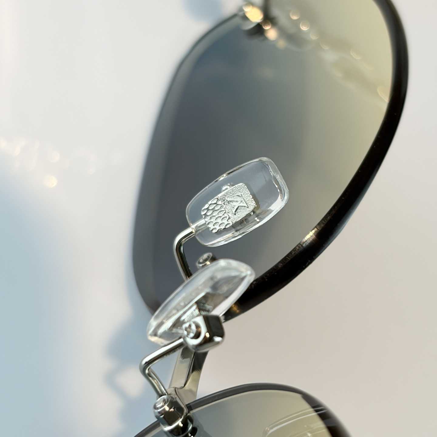 Louis Vuitton Z3166U Sunglasses    - DesignerGu