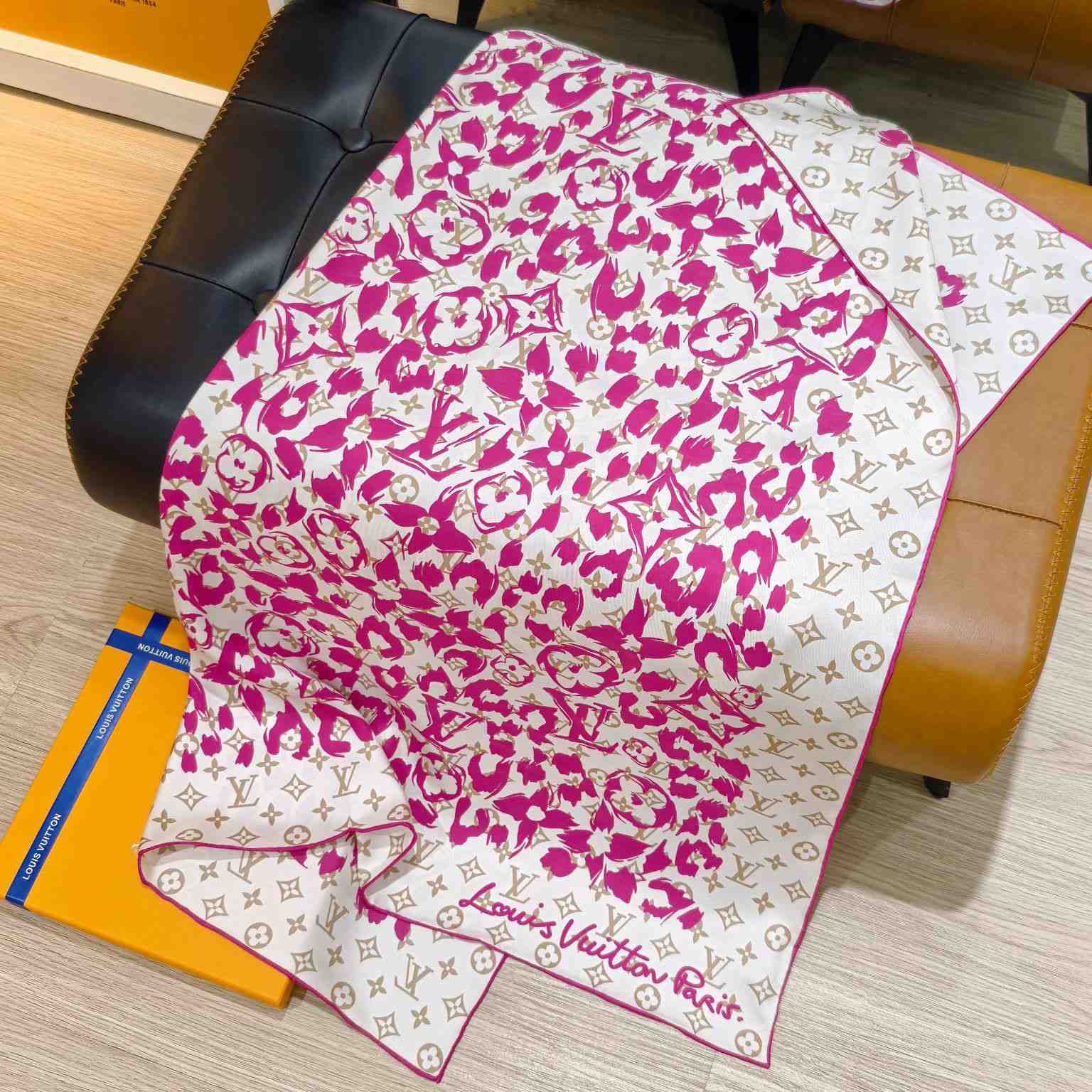 Louis Vuitton LV Safari Square 90 M98121 - DesignerGu
