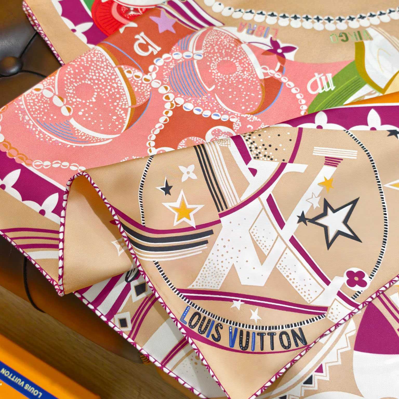 Louis Vuitton LV Star Sign Square 90  - DesignerGu
