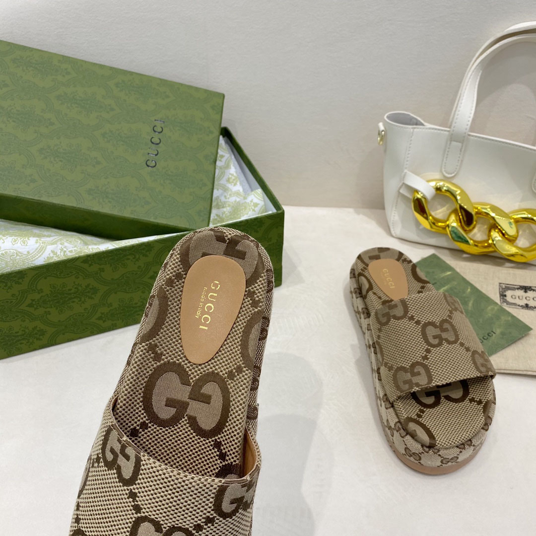  Gucci Wmns GG Lame Platform Slide Sandal 'Camel Monogram' - DesignerGu