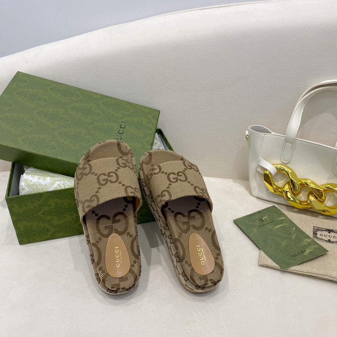  Gucci Wmns GG Lame Platform Slide Sandal 'Camel Monogram' - DesignerGu