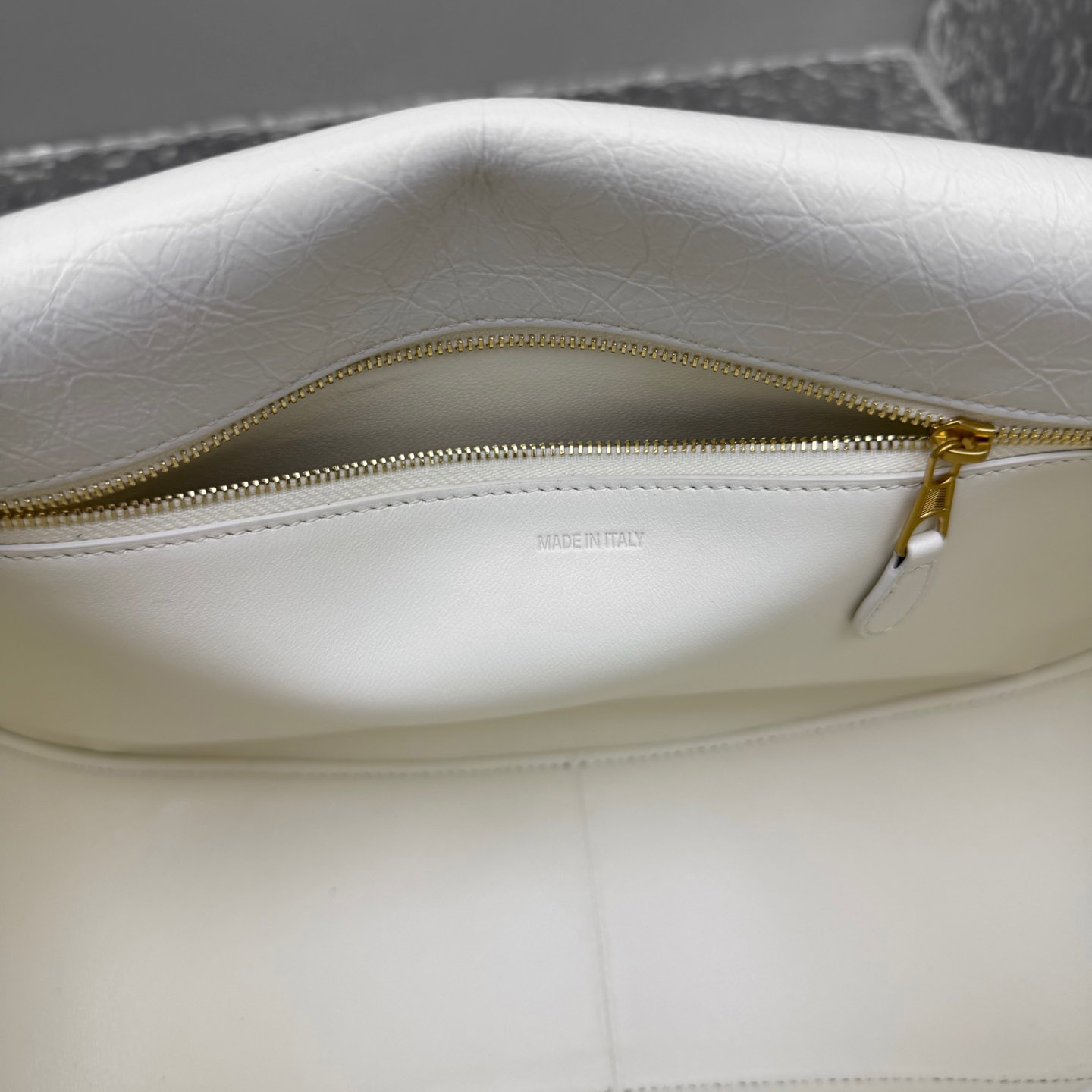 Balenciaga  Clicca Shoulder Bag - DesignerGu