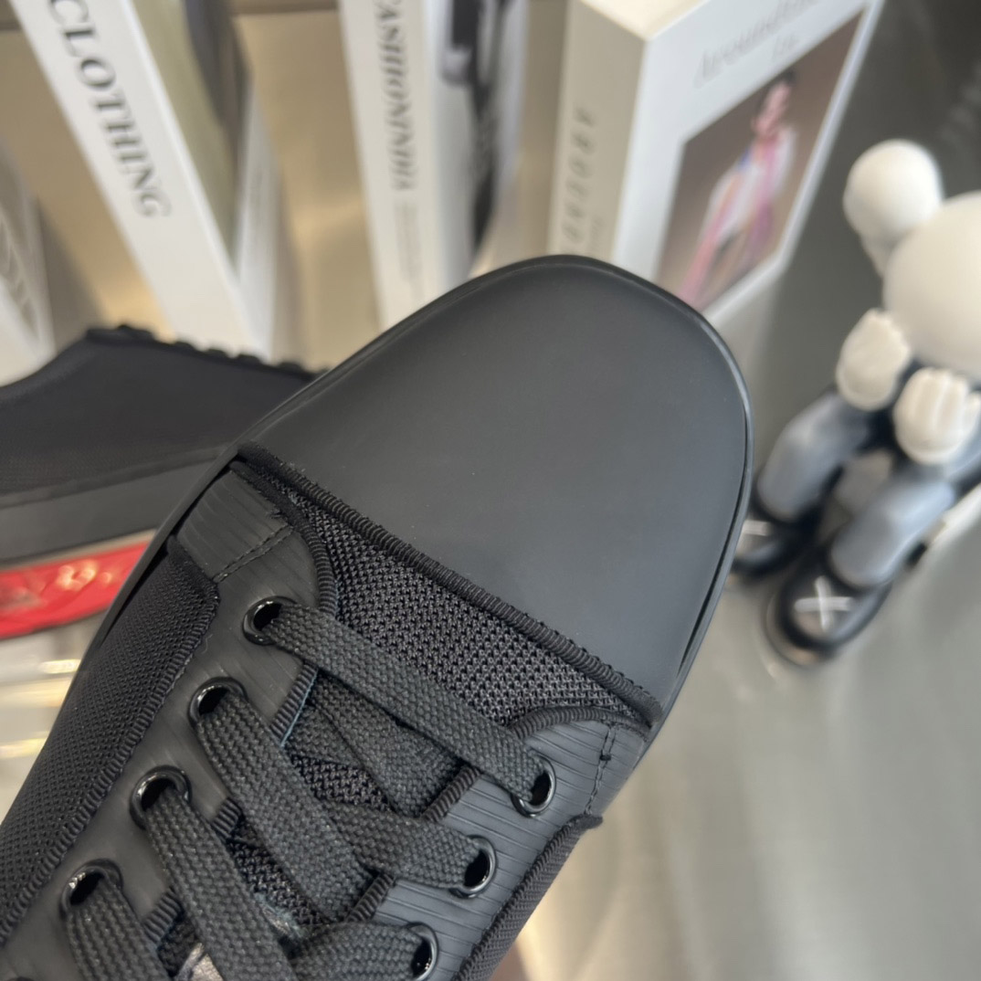 Christian Louboutin Louis Junior Leather Sneakers - DesignerGu
