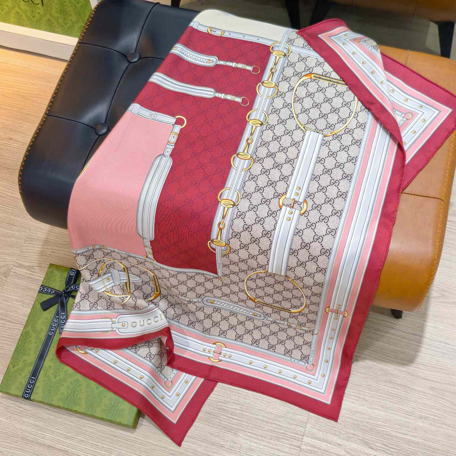 Gucci Printed Silk Twill Carré - DesignerGu