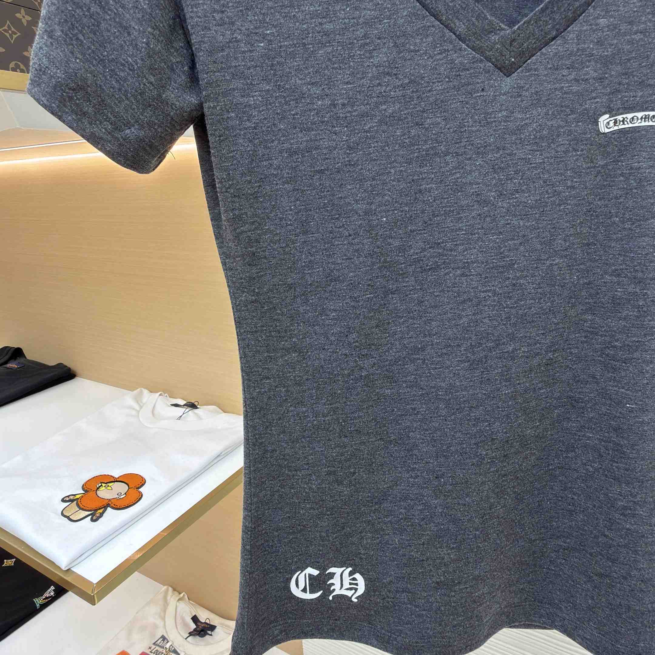 Chrome Hearts V Neck Cemetery Cross T-Shirt - DesignerGu