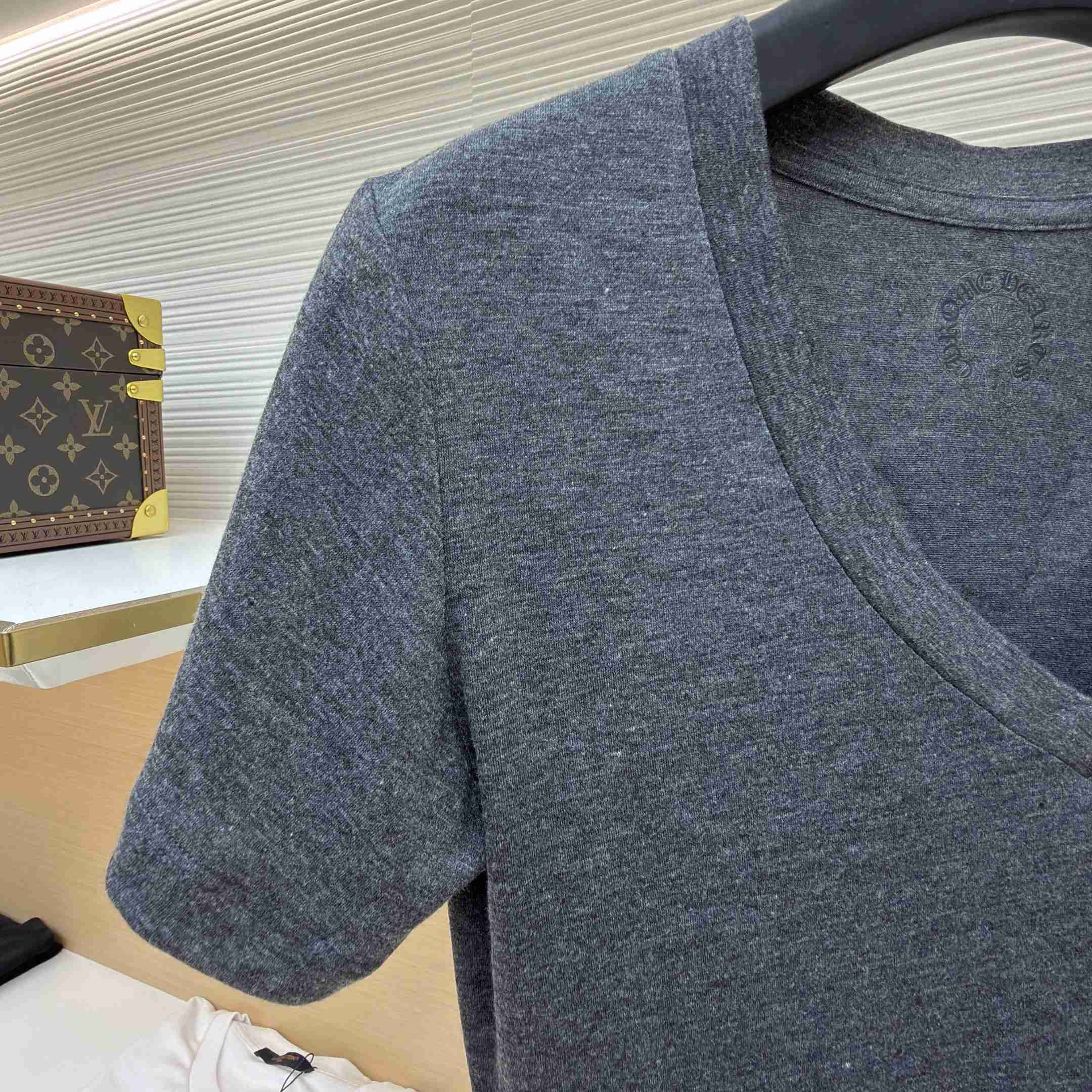 Chrome Hearts V Neck Cemetery Cross T-Shirt - DesignerGu