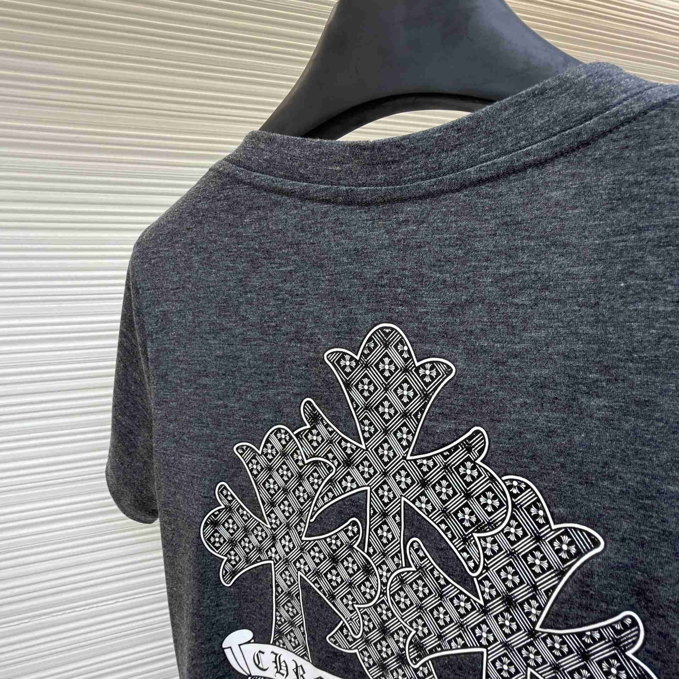 Chrome Hearts V Neck Cemetery Cross T-Shirt - DesignerGu