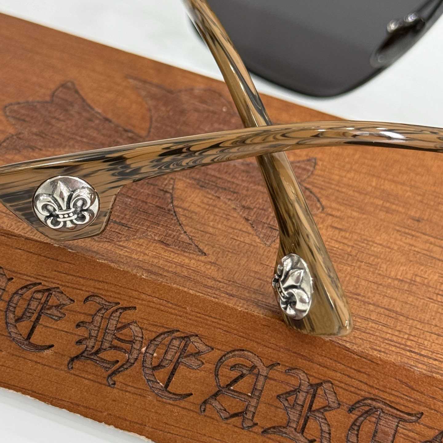 Chrome Hearts CH8239 Sunglasses - DesignerGu