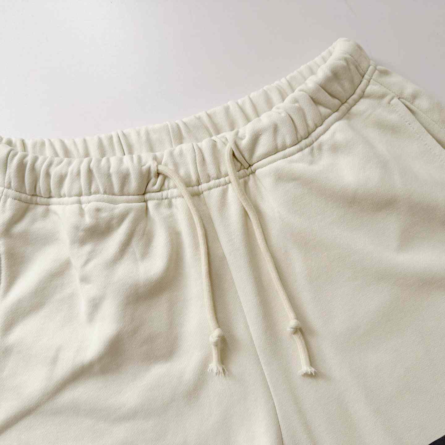 Saint Micheal Graphic-Print Raw-Hem Shorts - DesignerGu