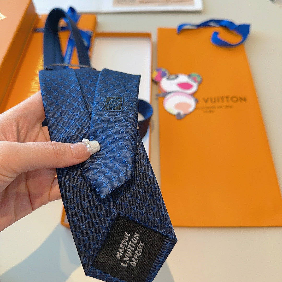 Louis Vuitton Fishnet Tie - DesignerGu