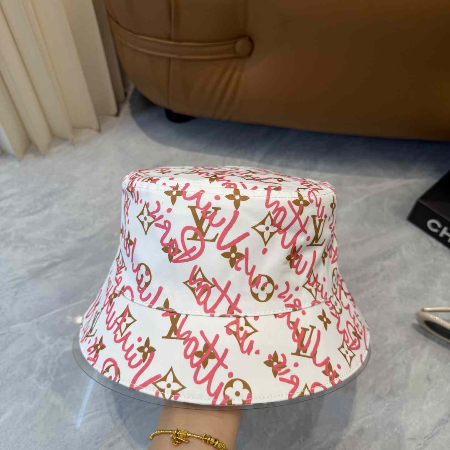 Louis Vuitton LV Script Bucket Hat  - DesignerGu
