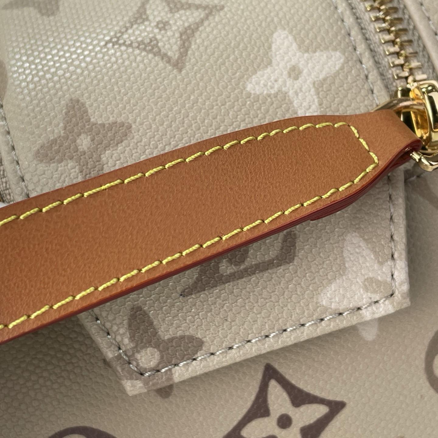 Louis Vuitton Dopp Kit  M29161 - DesignerGu