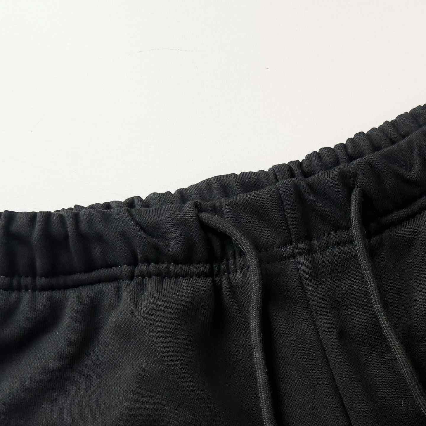 Saint Micheal Graphic-Print Raw-Hem Shorts - DesignerGu