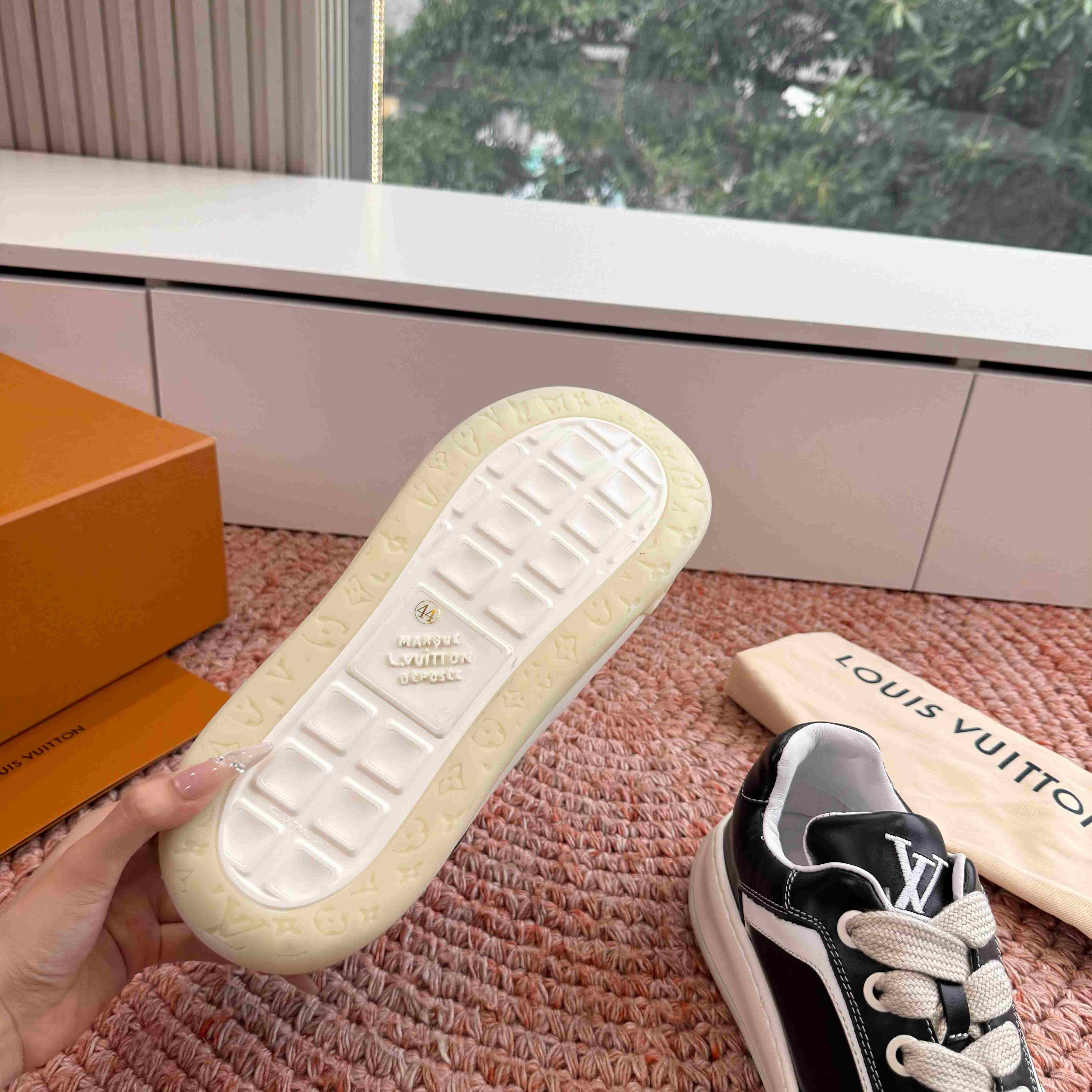 Louis Vuitton LV Tilted Sneaker 1AJWDM - DesignerGu