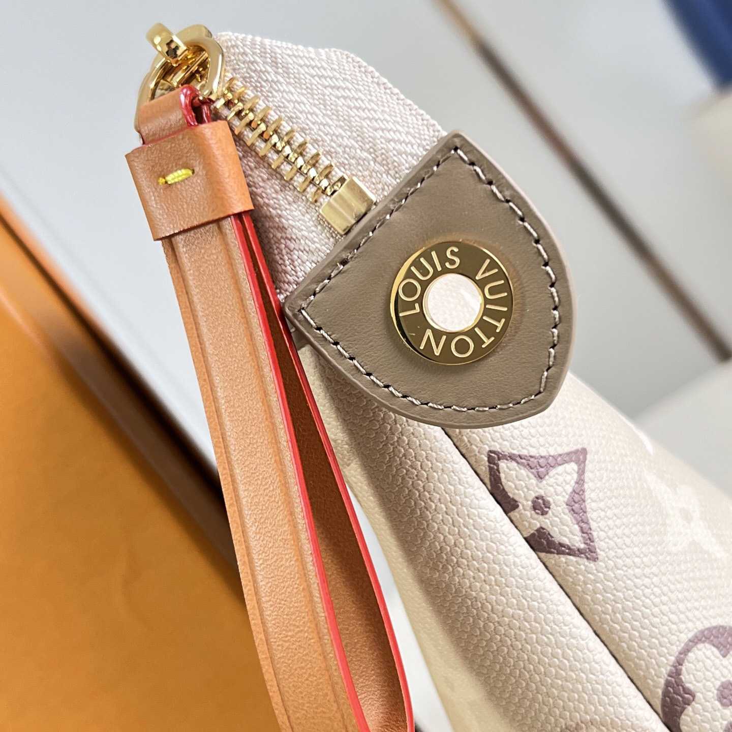 Louis Vuitton Pochette Voyage Souple M29427 - DesignerGu