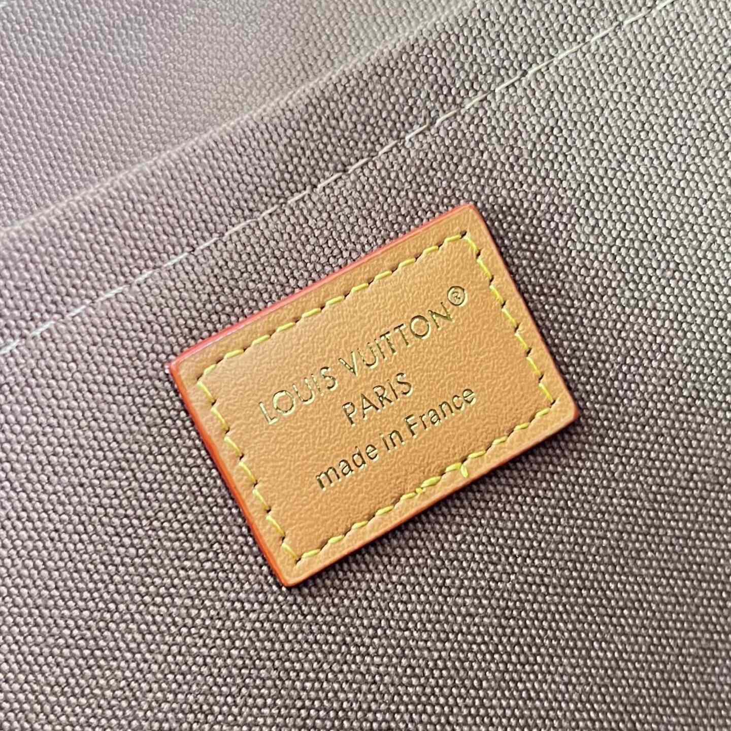 Louis Vuitton Pochette Voyage Souple M29427 - DesignerGu