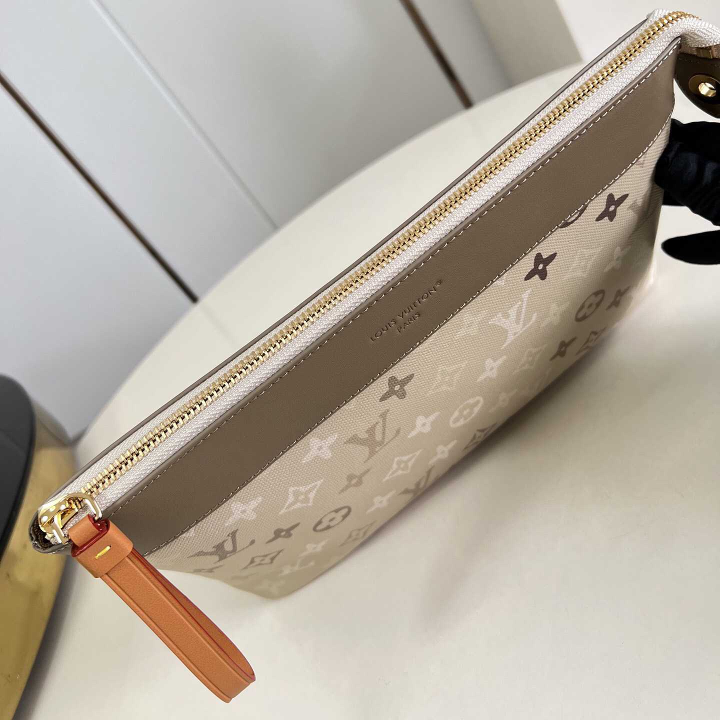Louis Vuitton Pochette Voyage Souple M29427 - DesignerGu