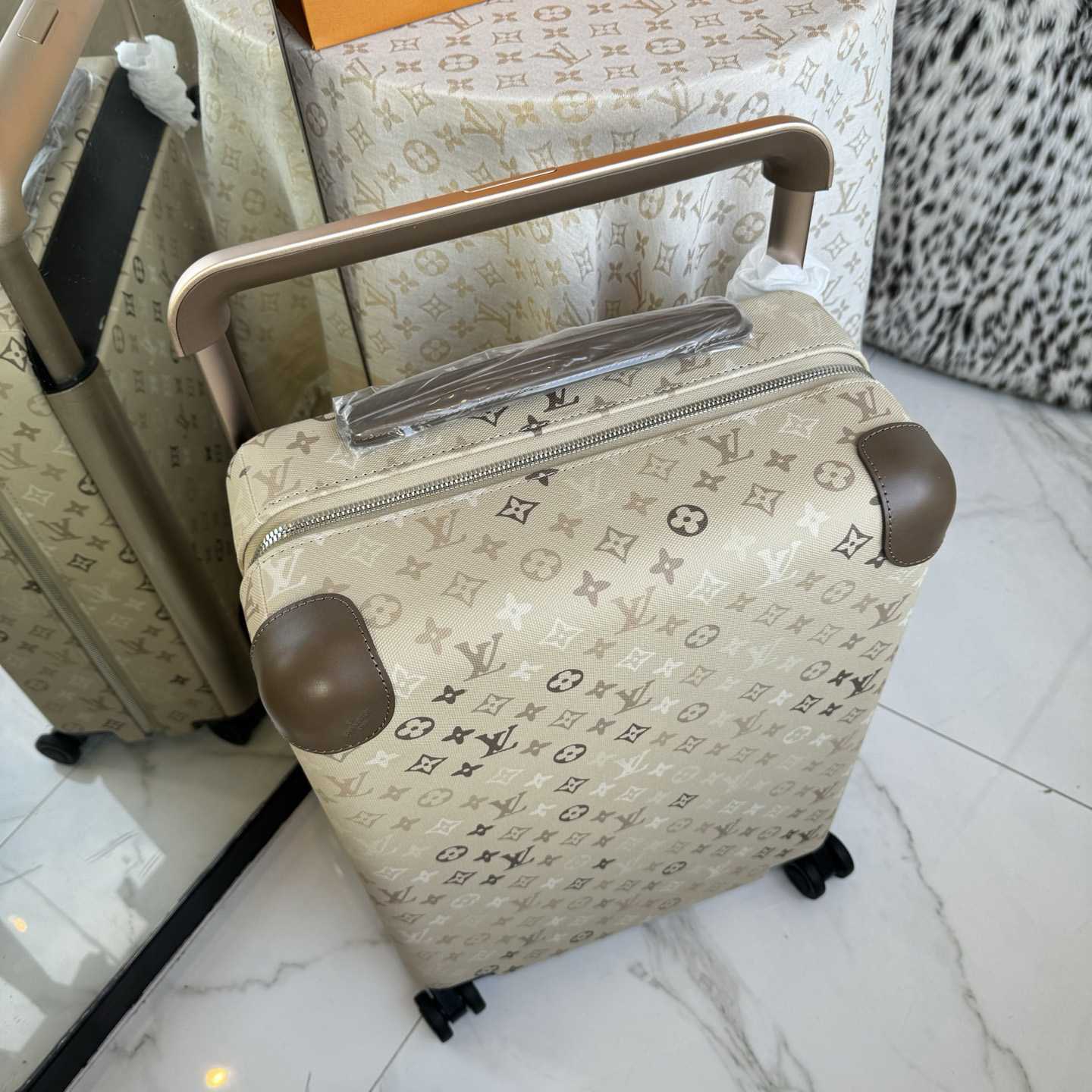 Louis Vuitton Horizon 55 M29160 - DesignerGu