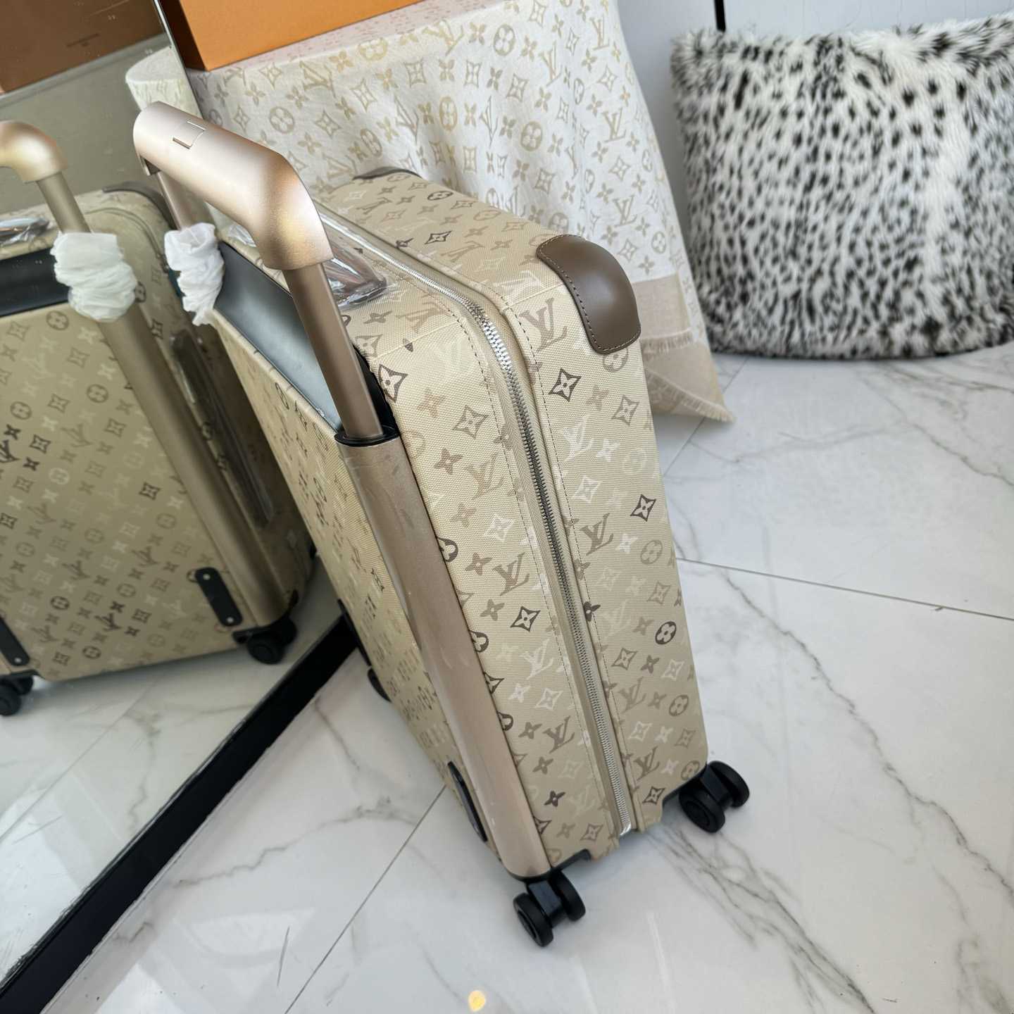 Louis Vuitton Horizon 55 M29160 - DesignerGu